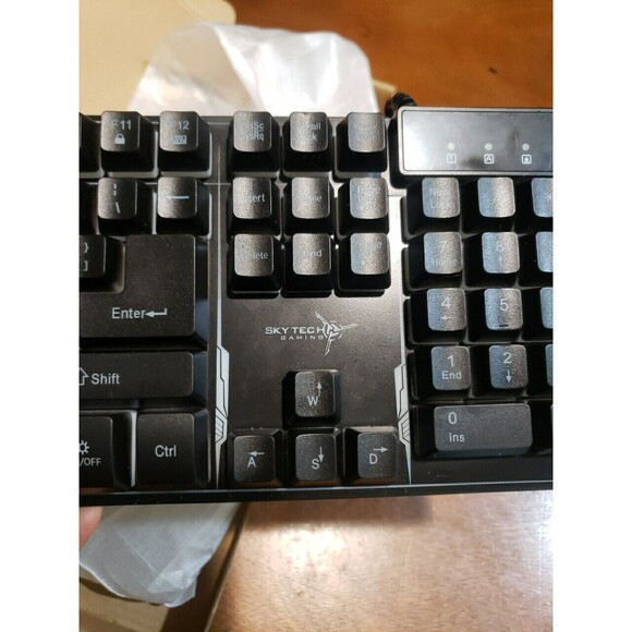 SkyTech Gaming Keyboard K-1000 Rainbow Backlight Breathing Effect Like New - Picture 4 of 9